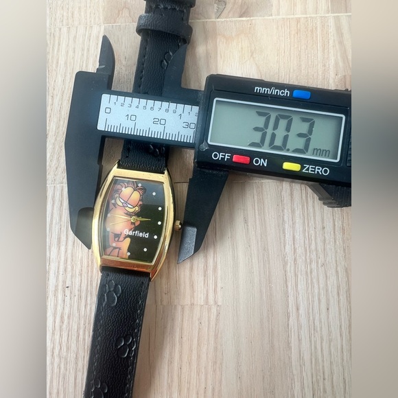 Vintage Garfield gold tone embossed strap watch NEW BATTERY - Picture 11 of 11